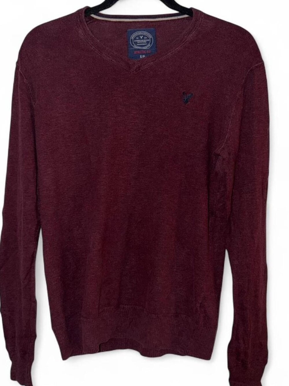 Burgundy American eagle v neck sweater